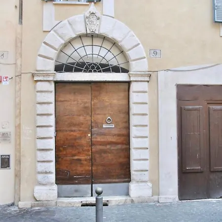Pantheon Palazzo Lanzi